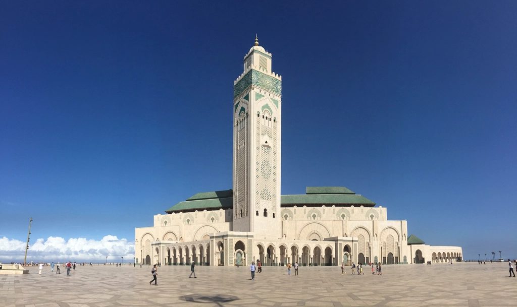 La mosquée Hassan II, au bord de l’océan, à Casablanca